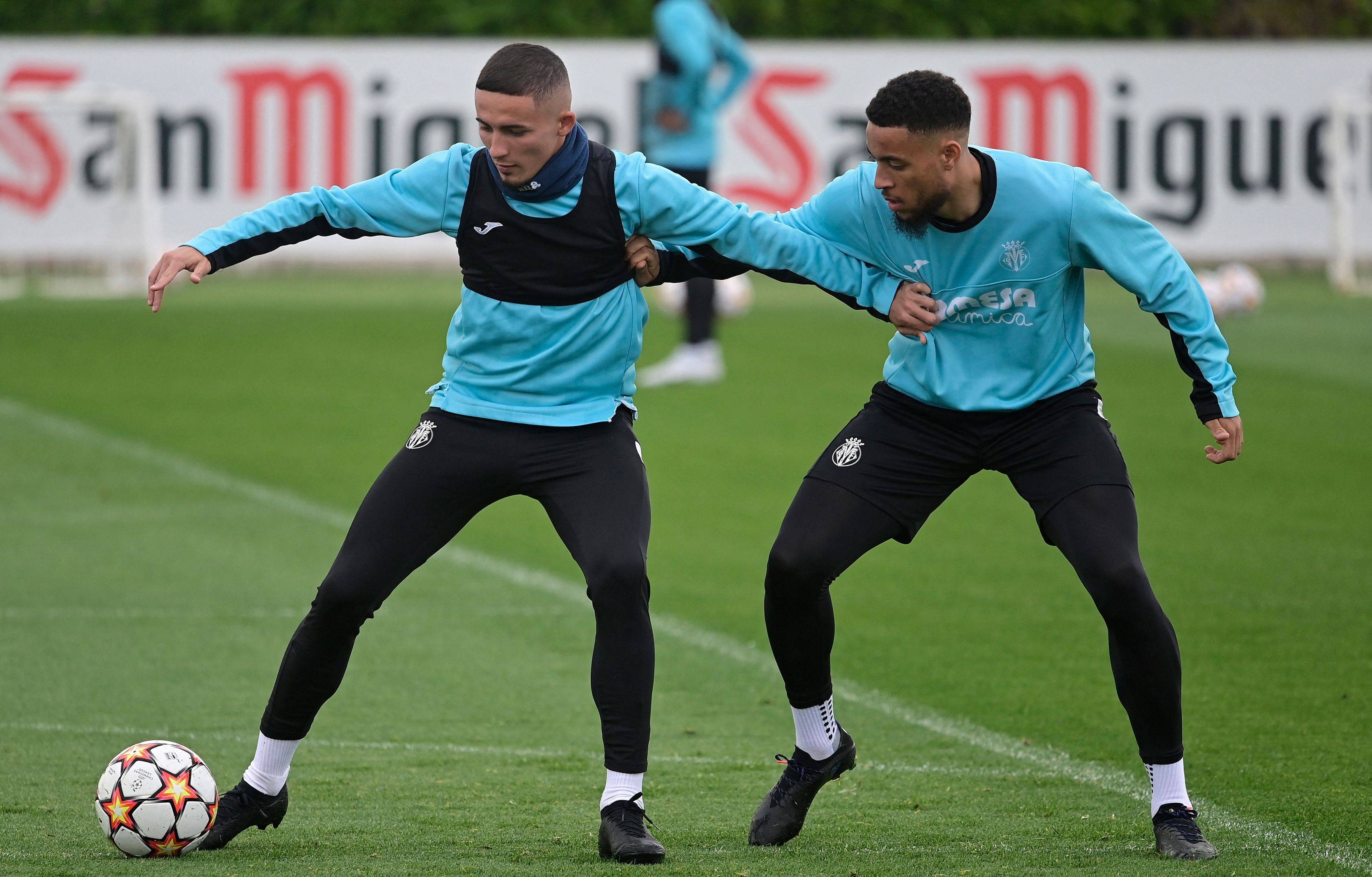 关于比利亚雷亚尔训练开放日,转会期回应争议引欢呼,葡超在即,临场指挥获称赞的信息 关于比利亚雷亚尔训练开放日,转会期回应争议引欢呼,葡超在即,临场指挥获称赞的信息