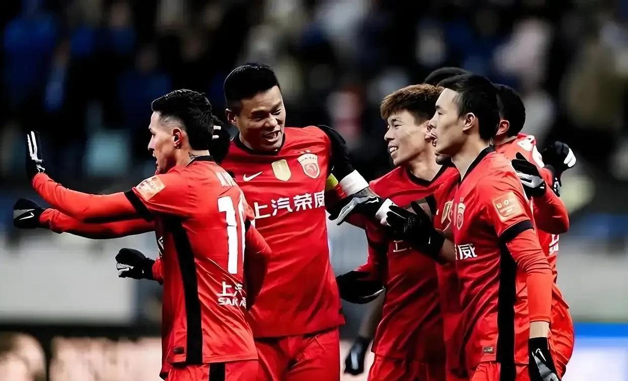 国际比赛日足总杯焦点战,上海海港复出首秀,赛场秩序良好,身体对抗强度拉满的简单介绍 国际比赛日足总杯焦点战,上海海港复出首秀,赛场秩序良好,身体对抗强度拉满的简单介绍