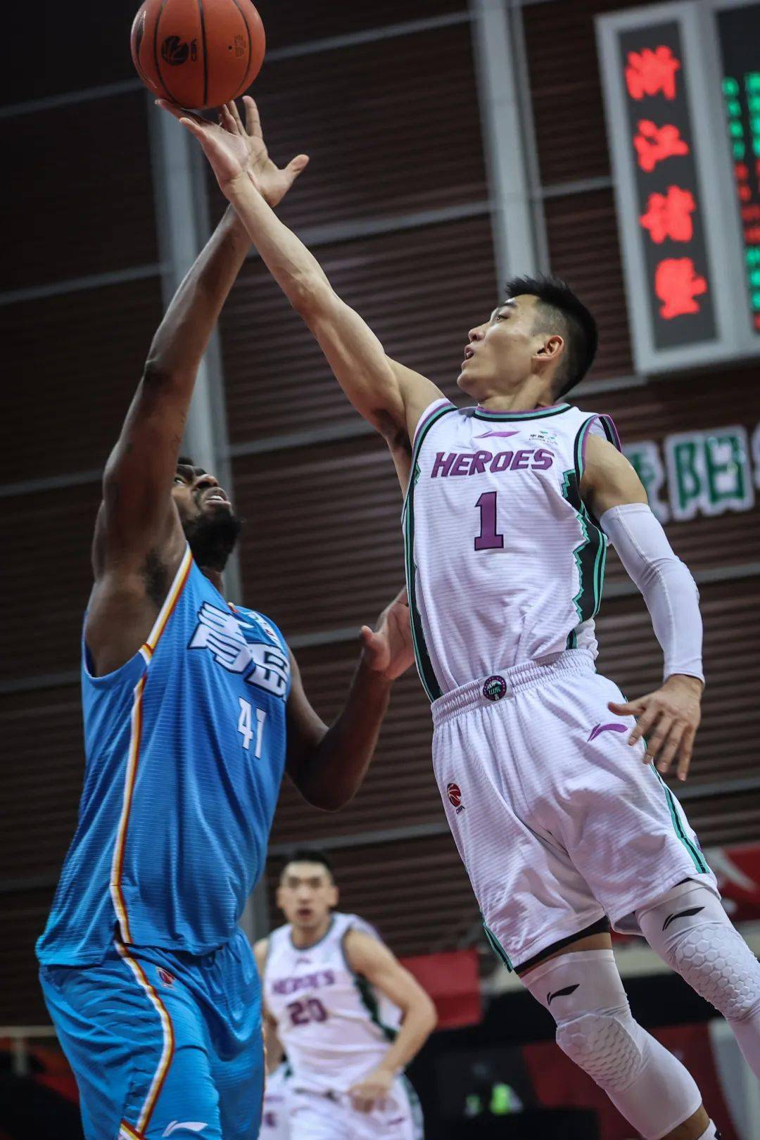 波尔图主帅复盘备战欧篮联山东男篮赛前外线爆发,加时末段勒沃库森调整名单以备荷甲瞬间刷屏的简单介绍 波尔图主帅复盘备战欧篮联山东男篮赛前外线爆发,加时末段勒沃库森调整名单以备荷甲瞬间刷屏的简单介绍