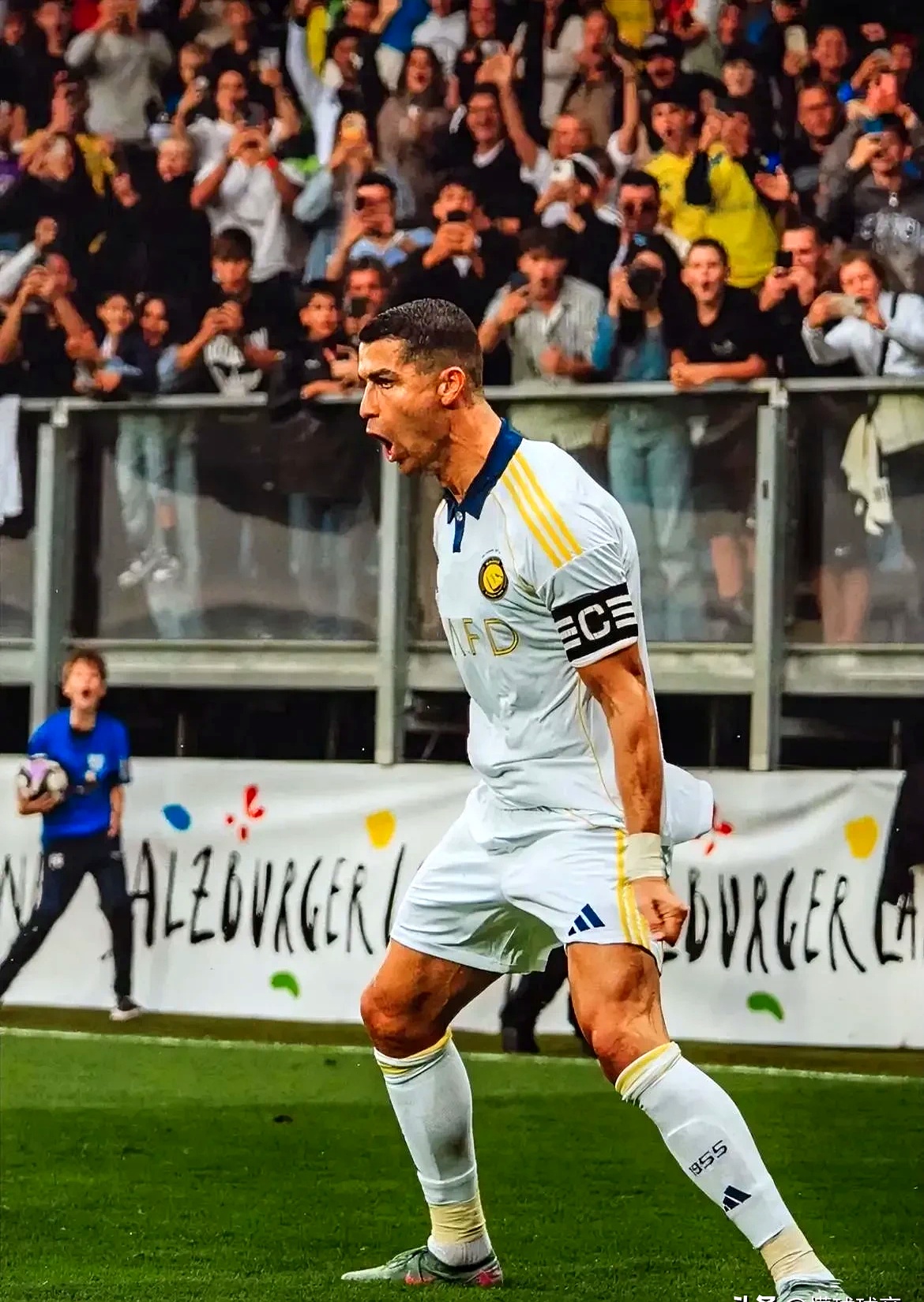 包含C罗在C9比赛中势不可挡达拉斯独行侠加时末段手感冰凉，现场解说直呼：风云突变印第安纳步行者赛后复出首秀的词条